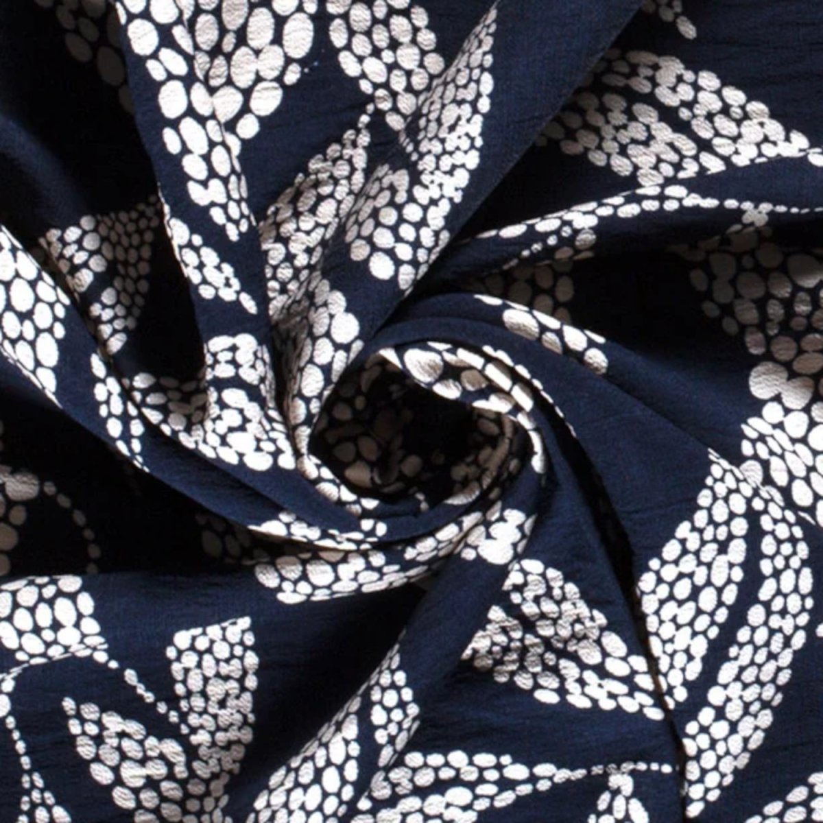 Viscose Crepe Dotted Leaves My Image Marineblauw Stoffen Hemmers