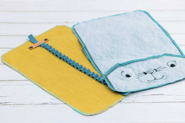 Finir la pochette à crayons
