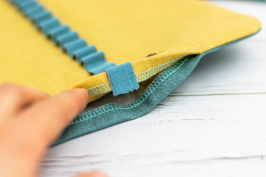 Finir la pochette à crayons