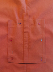 Coudre les poches cargo aux jambes de pantalon