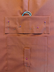 Coudre les rabats aux jambes de pantalon