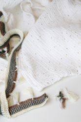 Couture du galon à franges sur le 1er côté