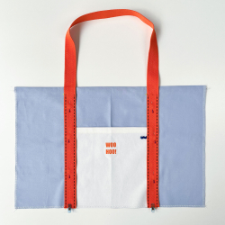 Préparer les poches extérieures et cousez-les sur le sac.