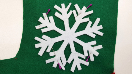 Épingler et coudre le flocon de neige