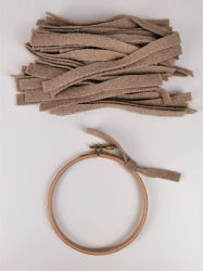 Nouer les bandes de tissu