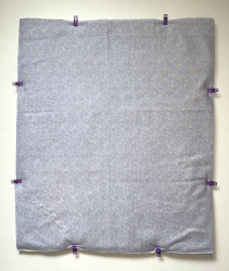 Stoffteile richtig aufeinanderlegen und zusammennähen