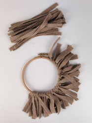 Nouer les bandes de tissu