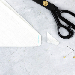 Coudre la pointe et couper le surplus de couture
