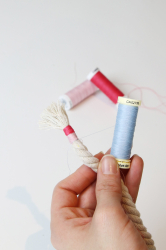 Enrouler les autres couleurs de fil