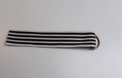 Gurtbänder annähen (Vorderteil)