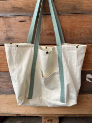 Optionnel : ajouter des boutons-pression pour fermer le sac