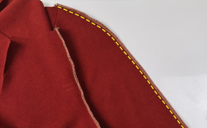 Obere Ärmelnähte schließen