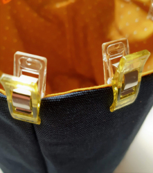 Coudre le sac et la doublure ensemble