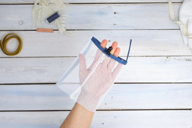 Coudre la poche en tissu filet