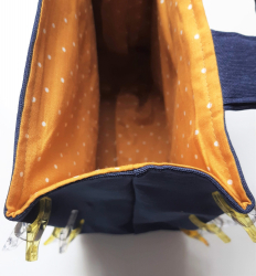 Grand sac : surpiquer les arêtes du sac