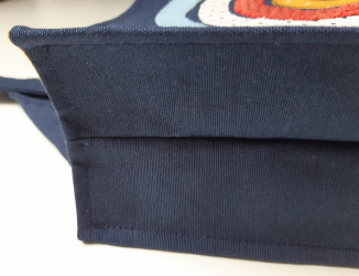 Grand sac : surpiquer les arêtes du sac