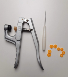 Fixer des boutons pression