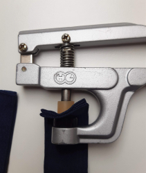 Fixer des boutons pression