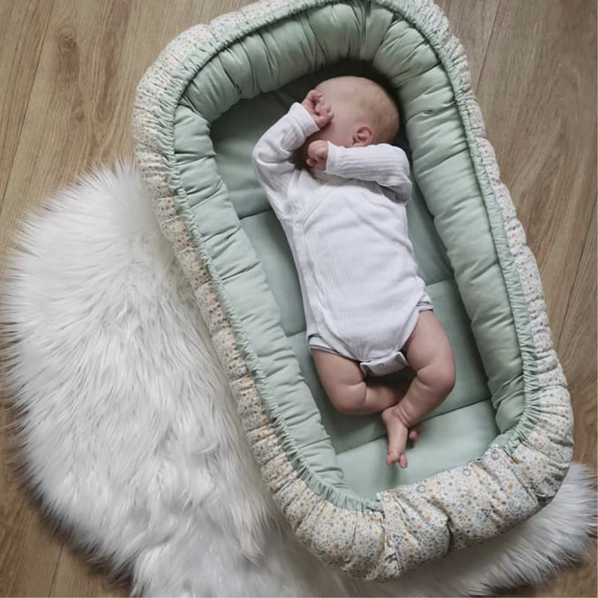 Réducteur de lit pour bébé