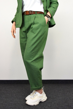 Hose mit Bundfalten