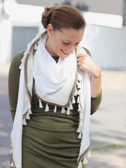 Coudre un foulard avec des pompons