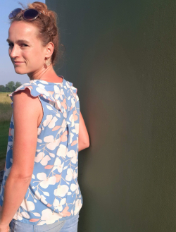 Luftiges Sommertop mit Volants