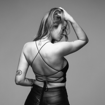 E-Book NØT A SÏZE Lace Up Top, Duits