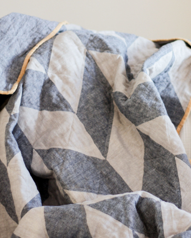 Coudre une couverture d'été à chevrons