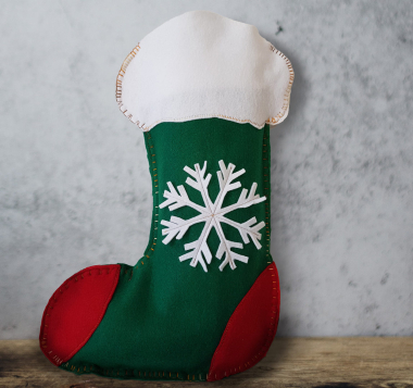 Coudre une botte de Noël en feutrine