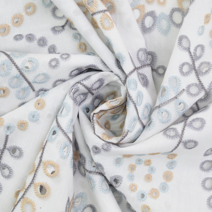 Tissu de coton broderie anglaise Feuilles Tendrils, blanc cassé