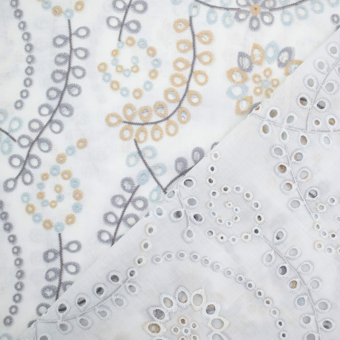 Tissu de coton broderie anglaise Feuilles Tendrils, blanc cassé
