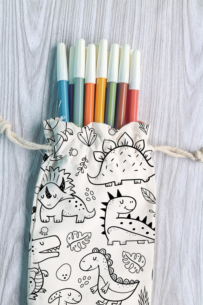 Baumwoll Popeline Cartoon Dinos, weiß