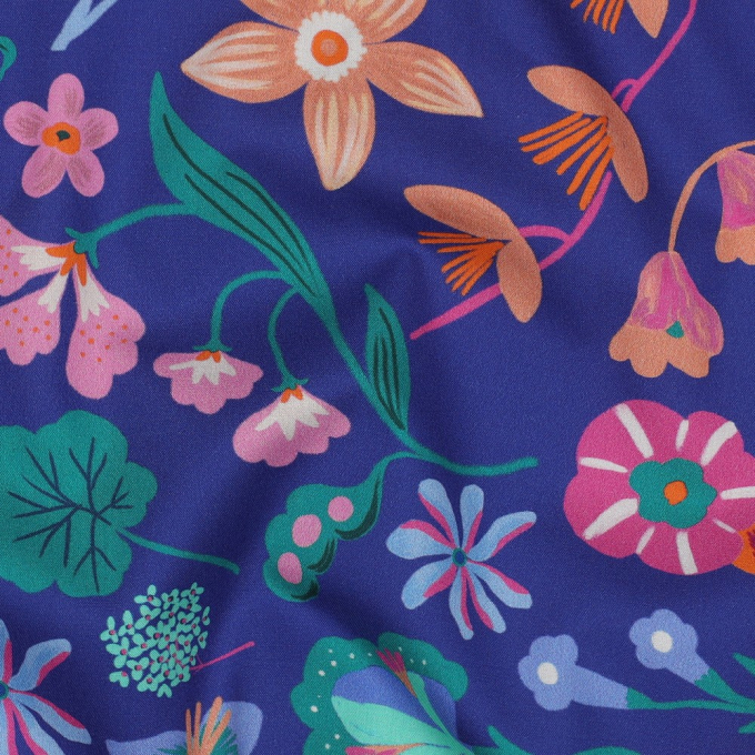Tissu coton popeline Nerida Hansen Fleurs Meadow Flower, bleu