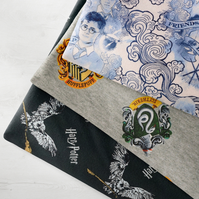 Tissu jersey de coton Harry Potter House Logos, gris chiné