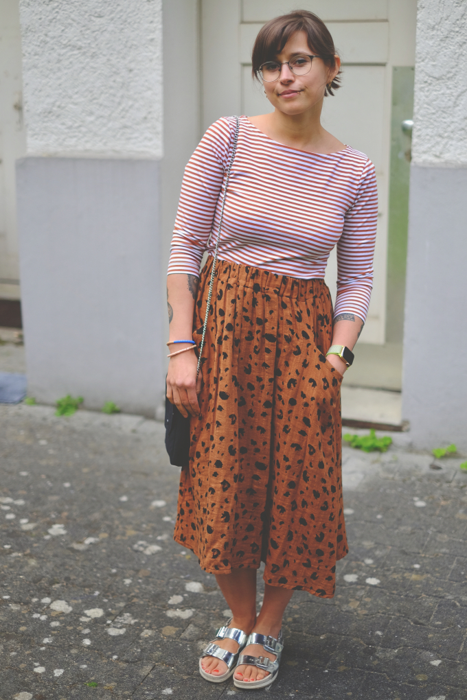 Katoenjersey little stripe love, mosterdgeel - wit