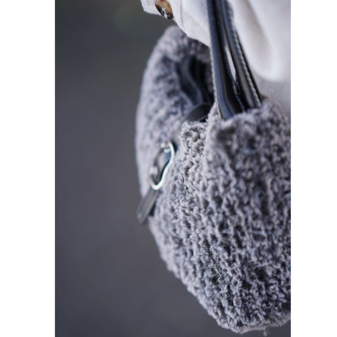 Pelote de laine fourrure BellaLana Cosy 50g, noir