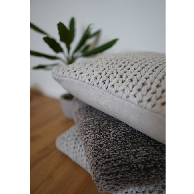 Pelote de laine fourrure BellaLana Cosy 50g, noir