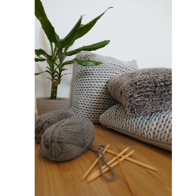 Pelote de laine fourrure BellaLana Cosy 50g, noir