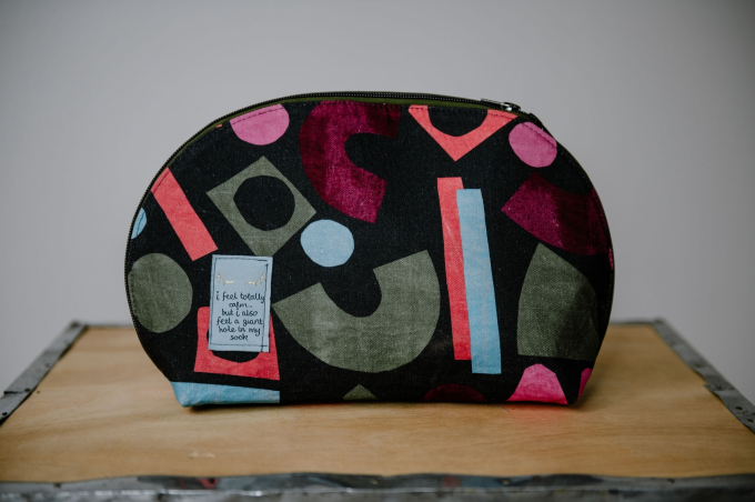Decoratiestof Canvas Nerida Hansen Unstable Balance, antracietgrijs