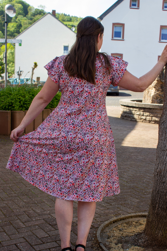 E-Book Einfach anziehend Damenkleid Ein zarter Flügelschlag
