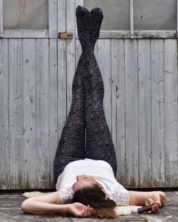 Patron legging / collant femme pdf Heldin in Strumpfhosen Einfach anziehend, en allemand