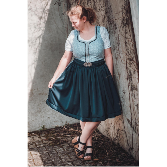 Patron robe Dirndl avec tablier femme pdf Fadenkäfer, en allemand