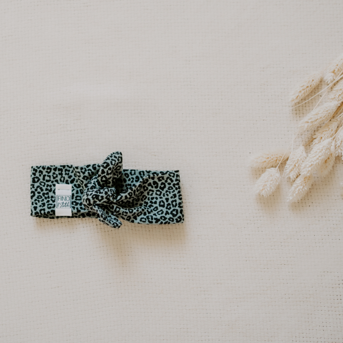 Patron bandeau pour cheveux bébé pdf Aria Fino & Stitch, en allemand