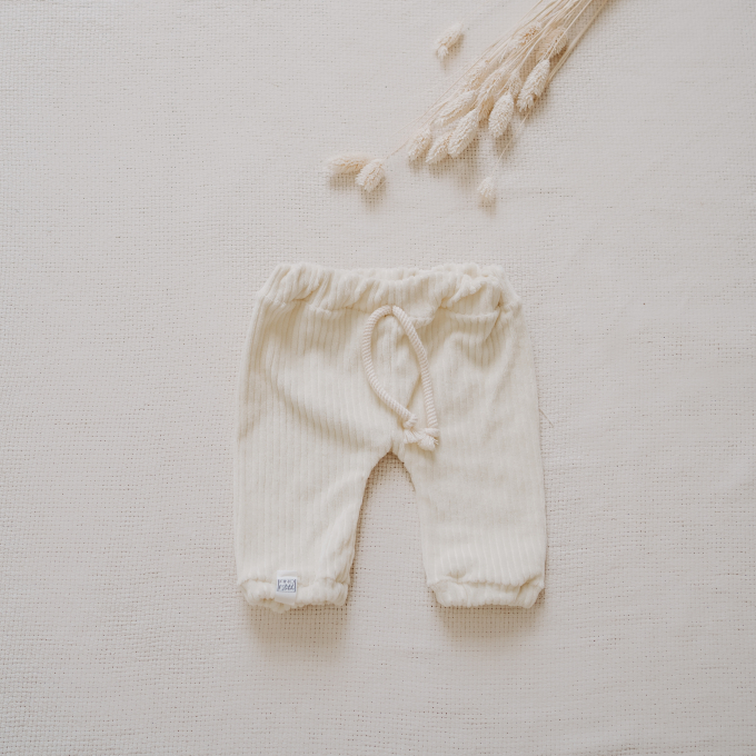 Patron pantalon bébé pdf Chili Vanilli Fino & Stitch, en allemand