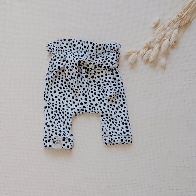 Patron pantalon paperbag bébé pdf Mila Fino & Stitch, en allemand