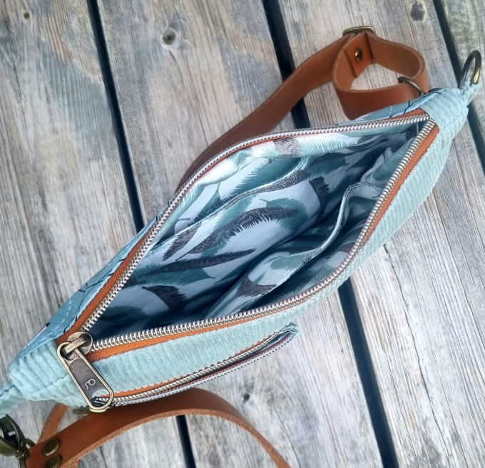 E-book Frau Schnitte Crossbody Bag Evin, Duits