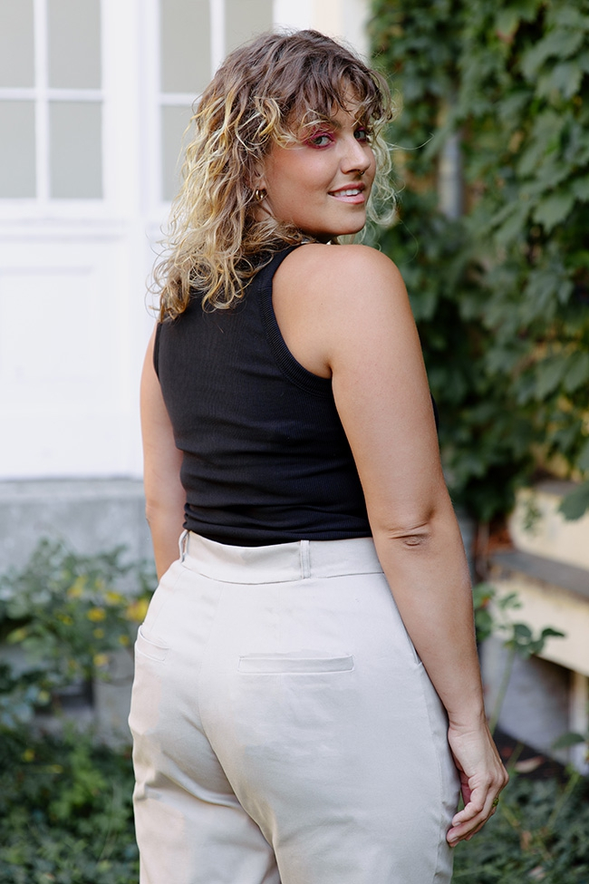 E-book JULIANA MARTEJEVS Chino Broek Nicki, Duits/Engels