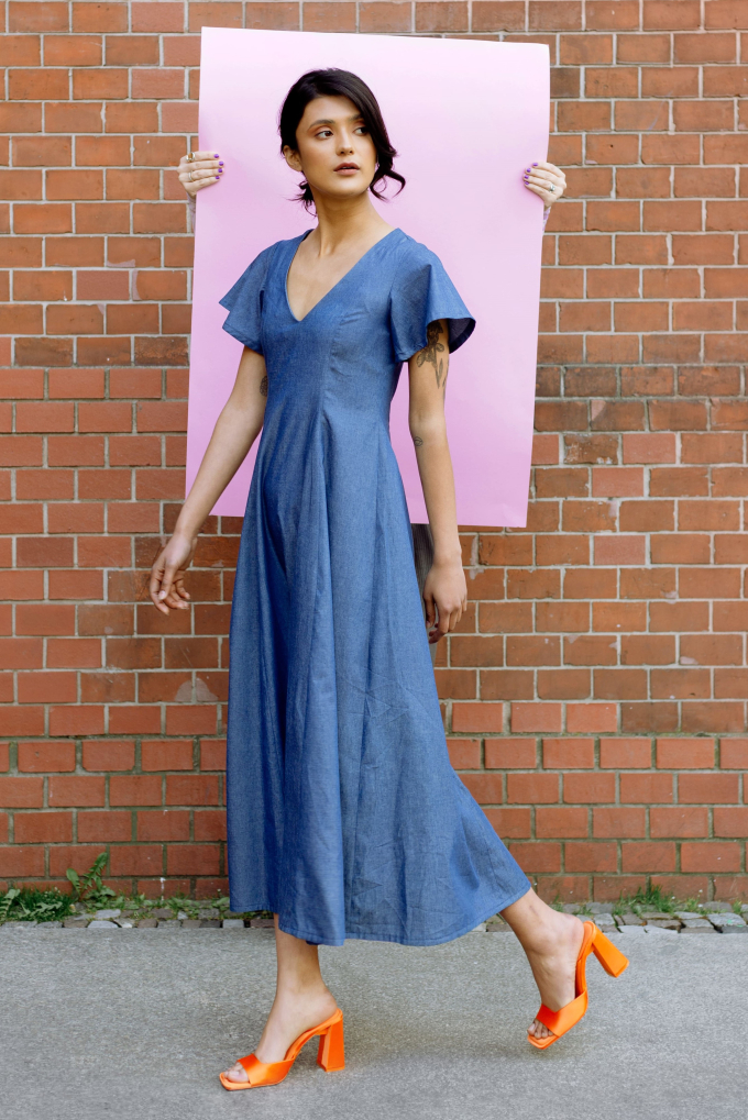 E-book JULIANA MARTEJEVS Midi Kleid mit kurzen Ärmeln, Duits