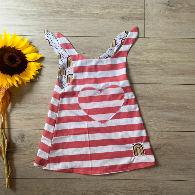 Patron robe enfant pdf Zauberhaftes Wendekleid Knopf und Nadel, en allemand