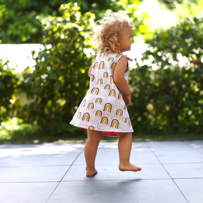 Patron robe enfant pdf Zauberhaftes Wendekleid Knopf und Nadel, en allemand